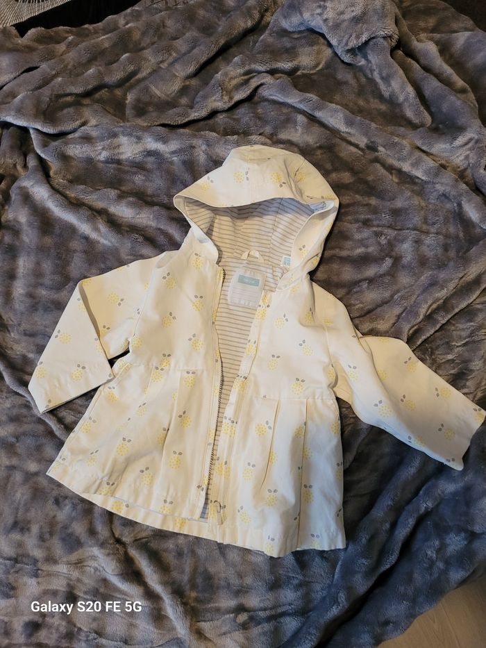 Vend trés jolie veste imperméable double tissu intérieur état impeccable de marque OBAIBI.