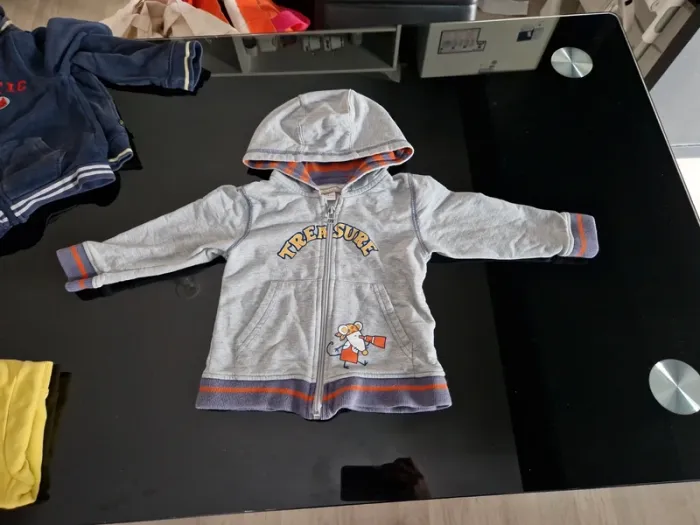 Lot 4 Gillets avec zip 18 mois - photo numéro 4