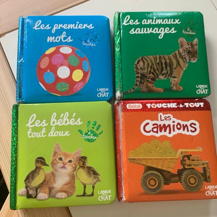 4 livres à toucher
