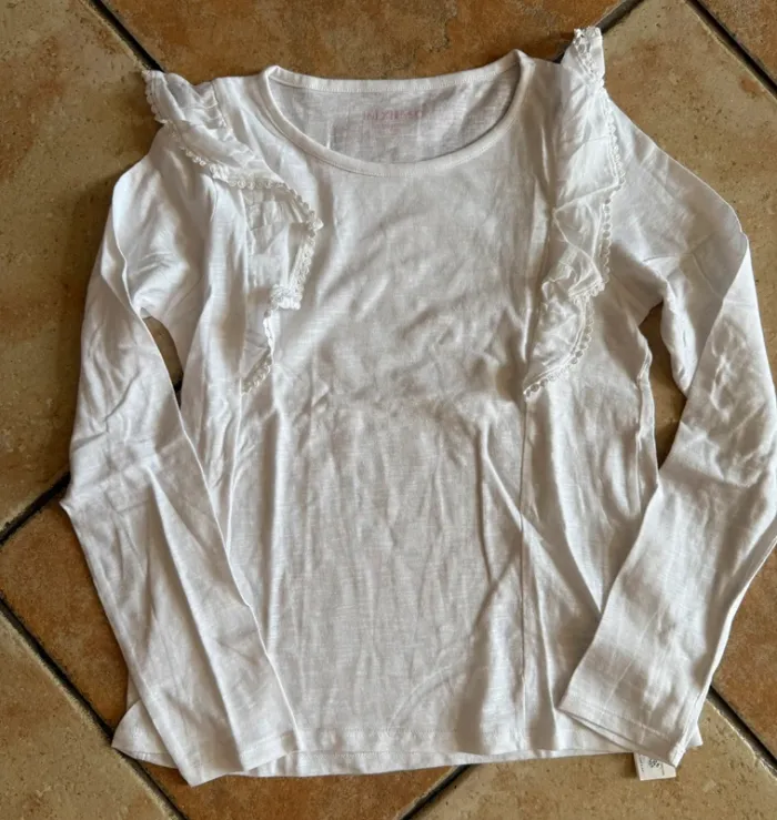T-shirt manches longues blanc à volant neuf in extenso 10 ans