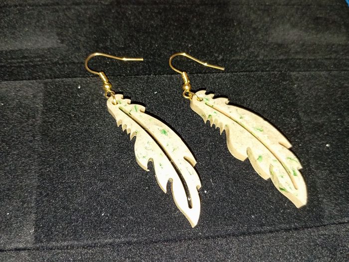 Boucle d'oreille plume or et vert