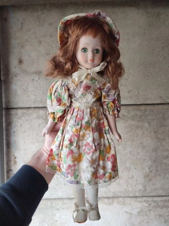 Poupée porcelaine