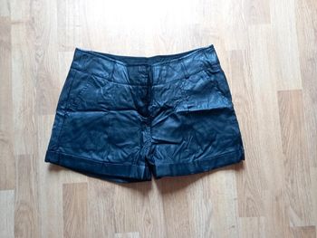 Short imitation cuir