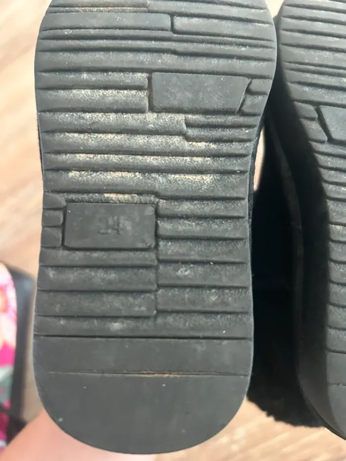 Bottines fourrées taille 24 - photo numéro 4