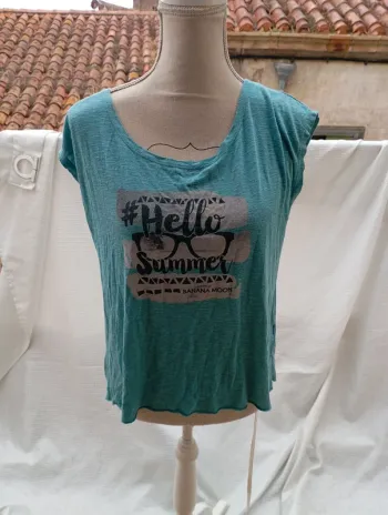 T-shirt bleu de la marque Banana Moon. Taille L.