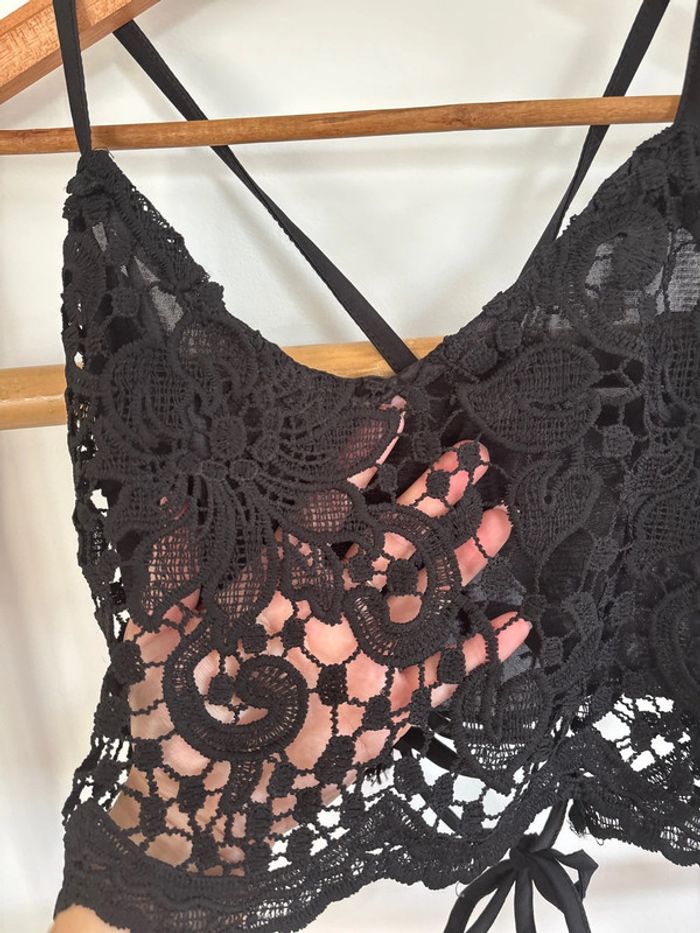 Petit haut noir crop top crochet - photo numéro 2
