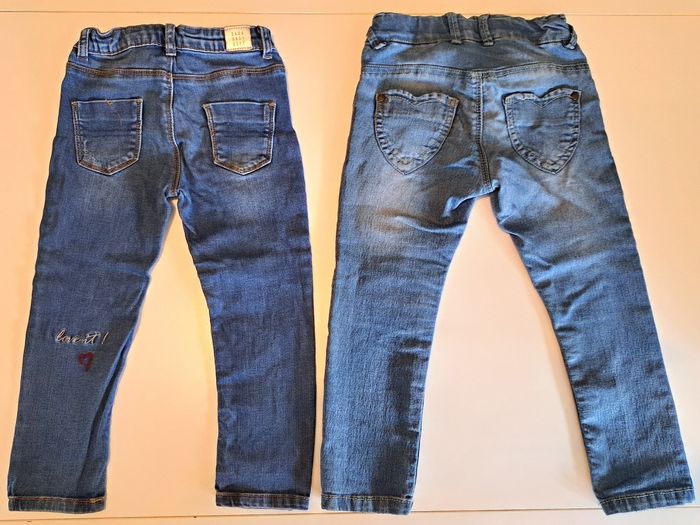 Lot de 2 jeans fille 4 ans TBE - photo numéro 3