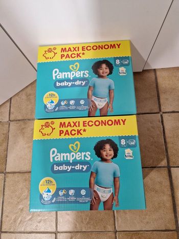 136 couches Pampers baby-dry taille 8
