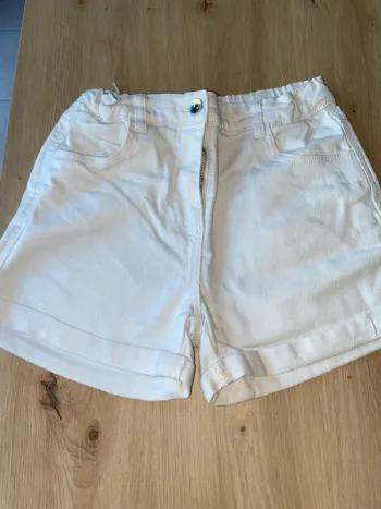 Short fille