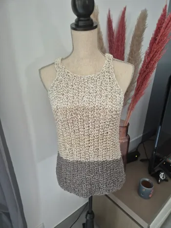 Joli top fait mains taille 38