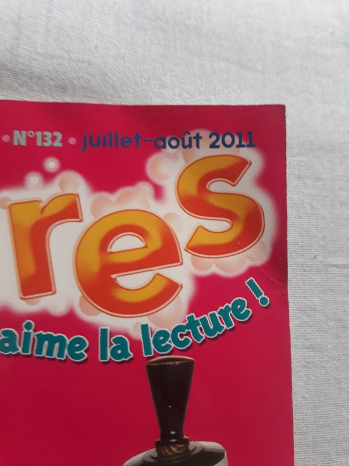 Magazine + bijoux dauphin - photo numéro 4