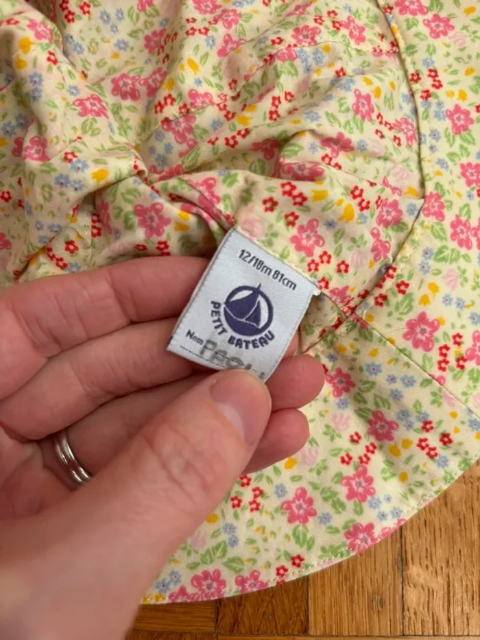 Chapeau Petit Bateau 12/18 mois parfait état - photo numéro 3
