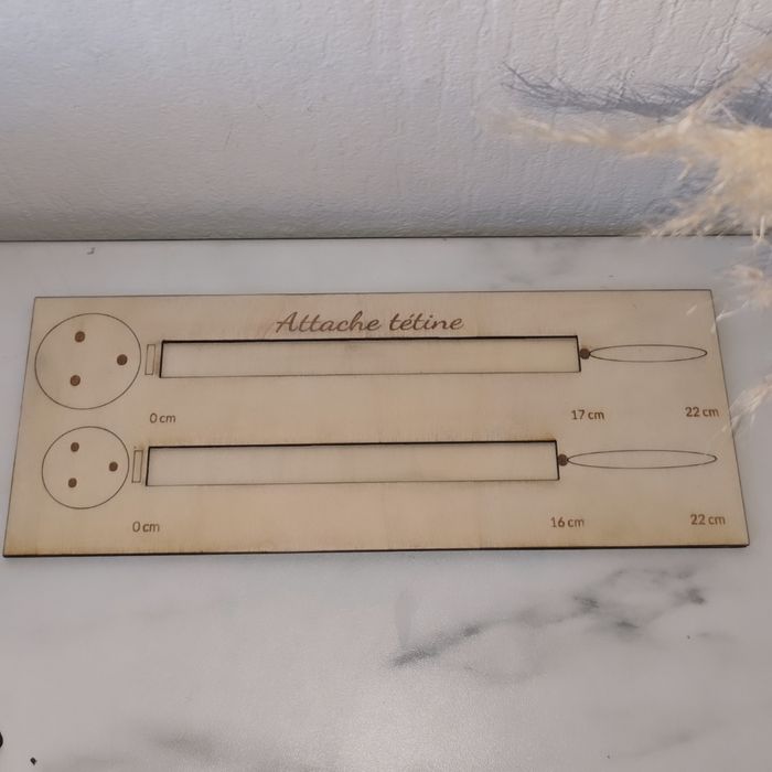 Gabarit pour attache-tétine avec personnalisation