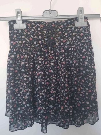 Jupe  fleurie  courte  taille 40