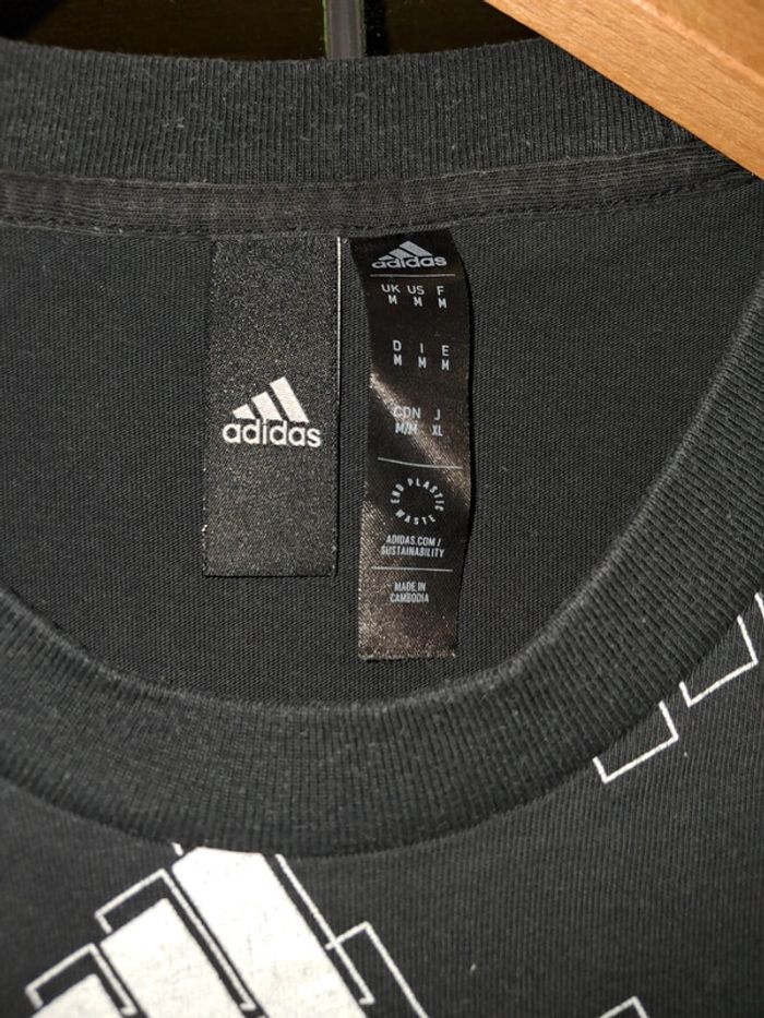 T-shirt Adidas streetwear taille S - photo numéro 3