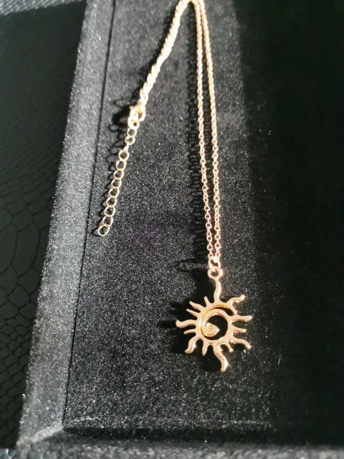 Collier et pendentif spirituel spirale soleil