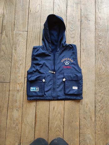Manteau sans manches garçon taille 3 ans.
