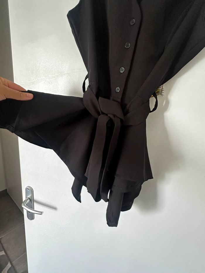 Haut noir cintré  taille fine - photo numéro 2