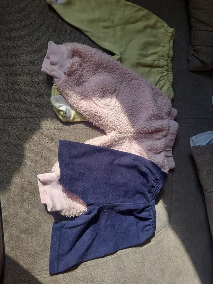 2 pantalon et 1 short