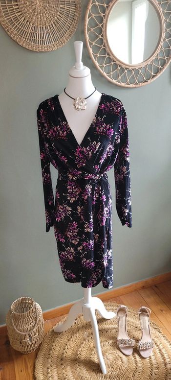 Jolie robe fleurie Taille M New Collection