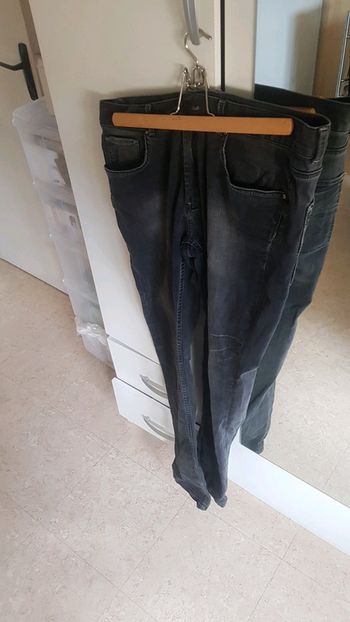 jean gris  Zara man taille 42 .
