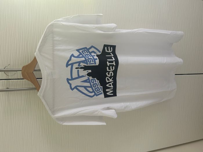 T-shirt OM Blanc (L & XL) + 10 Stickers Offerts – Neuf