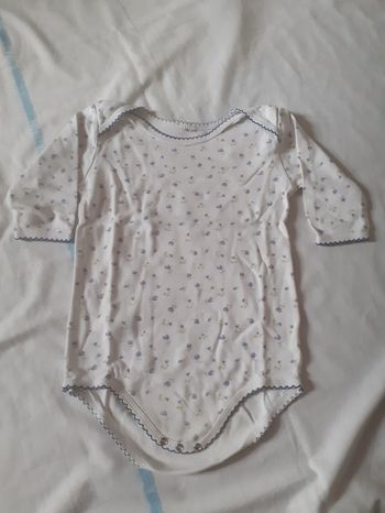 Body blanc motif fleurs bleue