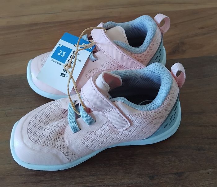 Chaussures et chaussons neufs. - photo numéro 4