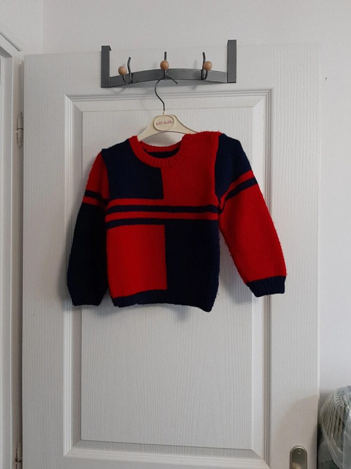 Pull en laine (boutonnière à l'épaule)