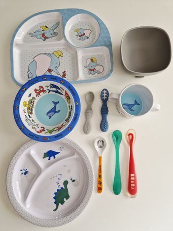 Lot de couverts et assiettes bébé 