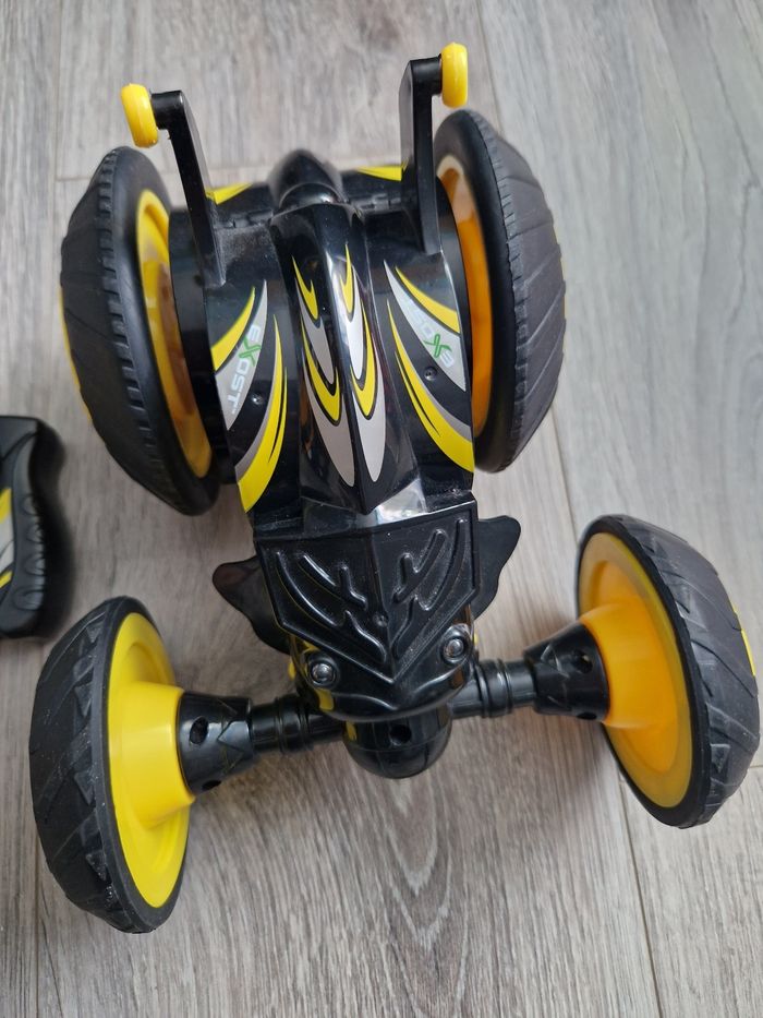 Voiture télécommandé - photo numéro 3