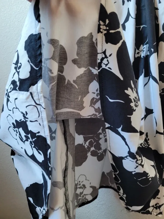 Robe noir et blanc fleurie - photo numéro 3