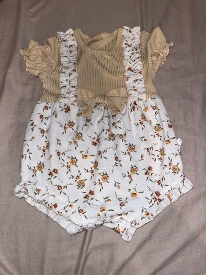 Très belle combi short à courte manche pour bébé fille