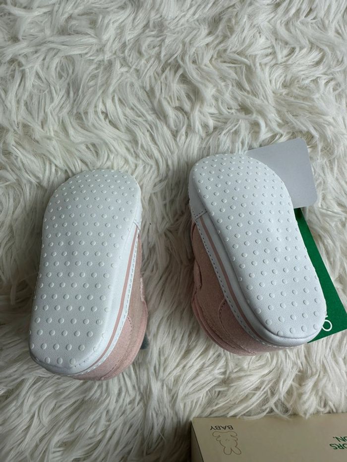 Paire de chaussures bébé Benetton taille 18 - photo numéro 5