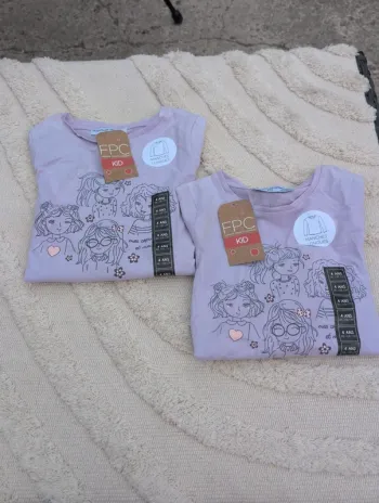 Lot de 2 t-shirts manches longues 4 ans neuf fpc