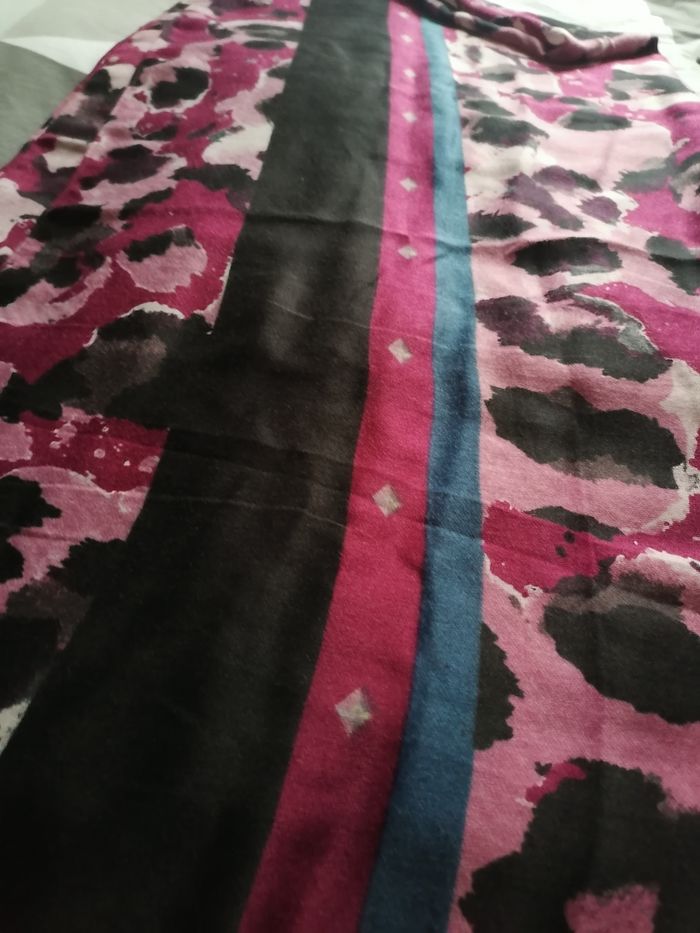 Coffret élégant : foulard aux imprimés colorés + porte-monnaie effet animalier - NEUF - La City - photo numéro 7