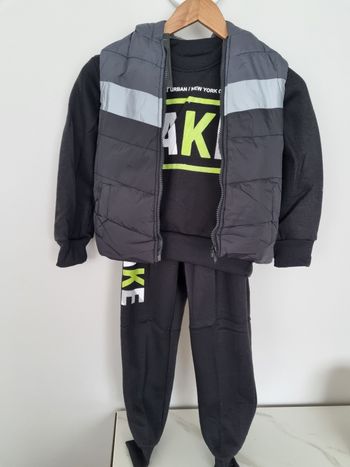 Ensemble jogging garçon neuf 3 pièces