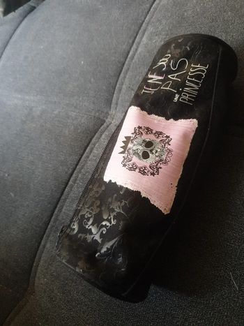 Trousse noire je ne suis pas une princesse