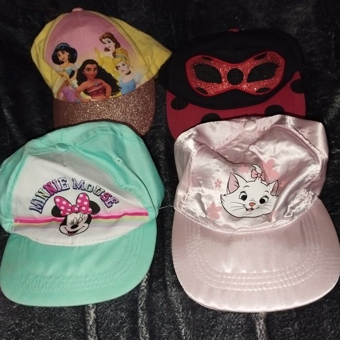 Lot de casquettes