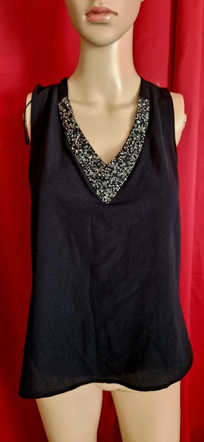 Haut noir col V taille 36 noeud dos dos nu