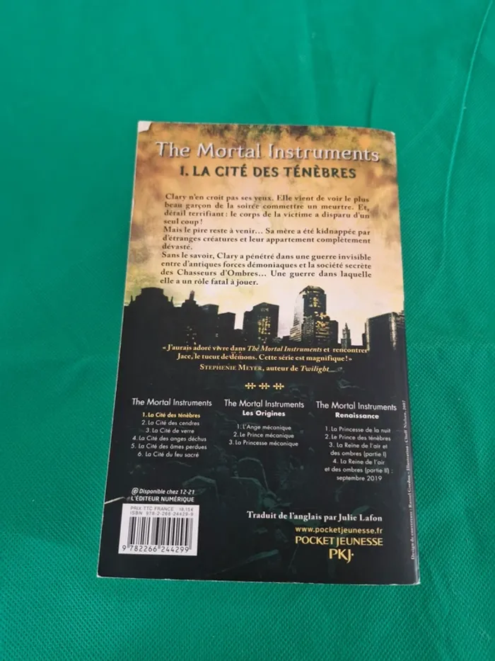The Mortal Instruments tome 1 La Cité des Ténèbres Cassandra Clare - photo numéro 5
