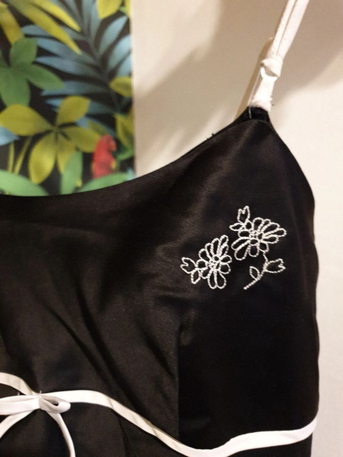 Nuisette satin fleurs brodées - photo numéro 3