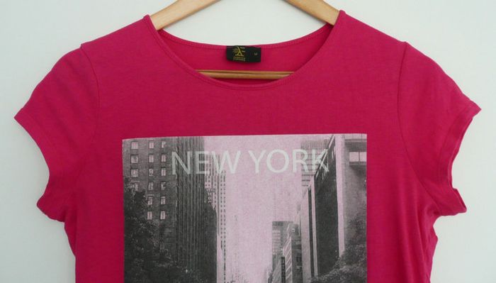T shirt rose fuchsia. Photo de New York. Fashioin Express. Coton. Taille 38 - photo numéro 2