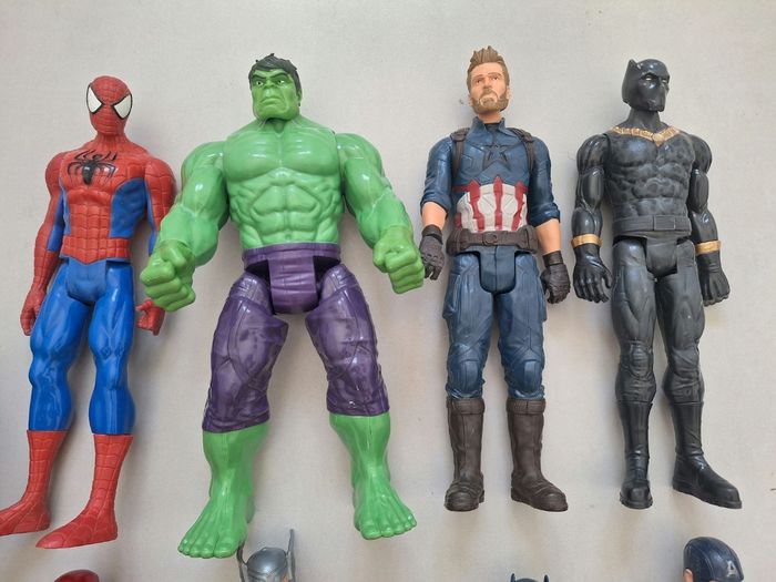 Lot 8 grandes figurines marvel avenger + batmobil voiture : spiderman, batman, hulk, thor, Iron man, captain america - photo numéro 3