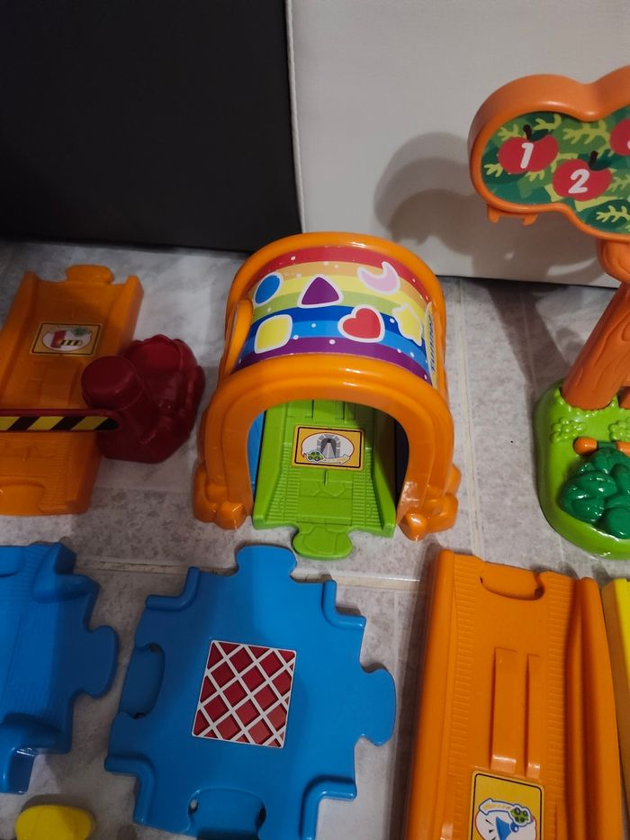 Circuit tut tut bolides animaux train embouts ronds cabane vtech train mickey bastien - photo numéro 3