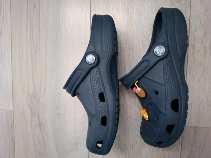 Crocs bleu J3 avec 3 déco de la photo. - photo numéro 9