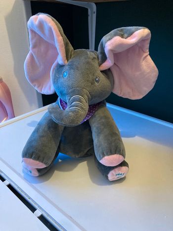 Éléphant qui chante et danse