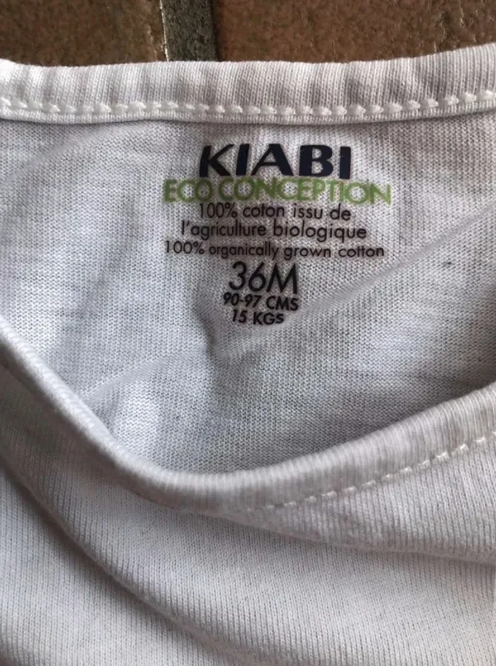 Tee  shirt Kiabi  en parfait  état (36  mois) - photo numéro 3