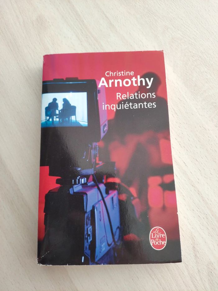 Livre poche relations inquiétantes Arnothy
