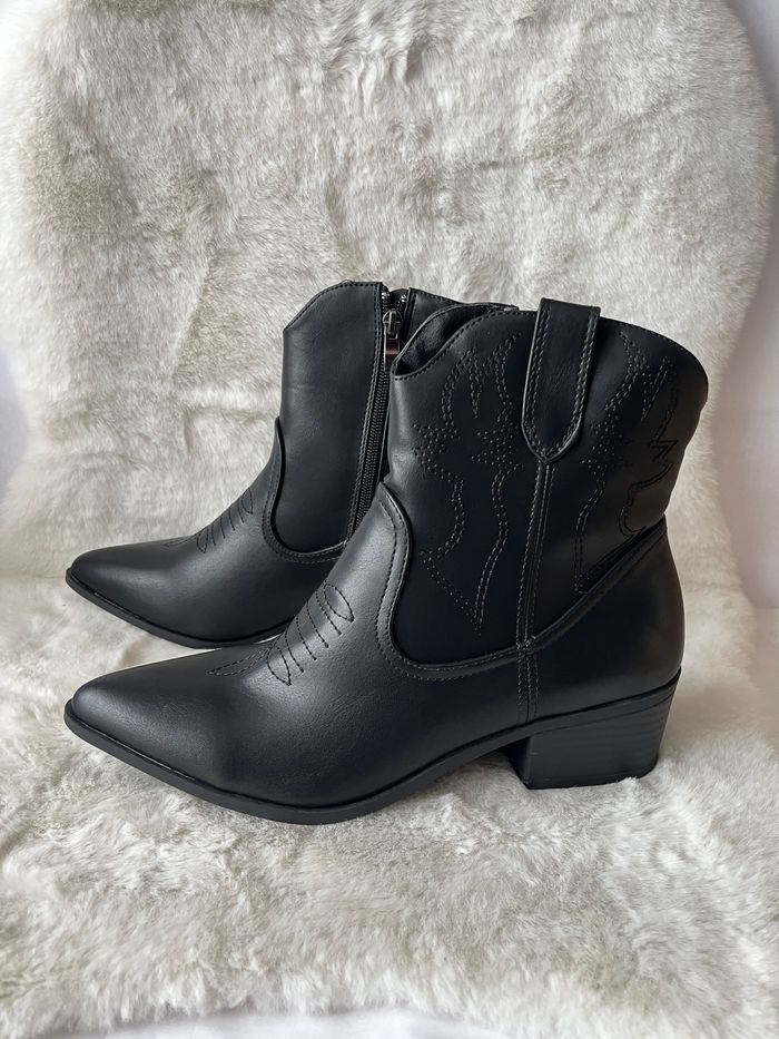 Bottines, boots, santiag noires pointure 41, talons 5 cm, dans sa boîte - photo numéro 2